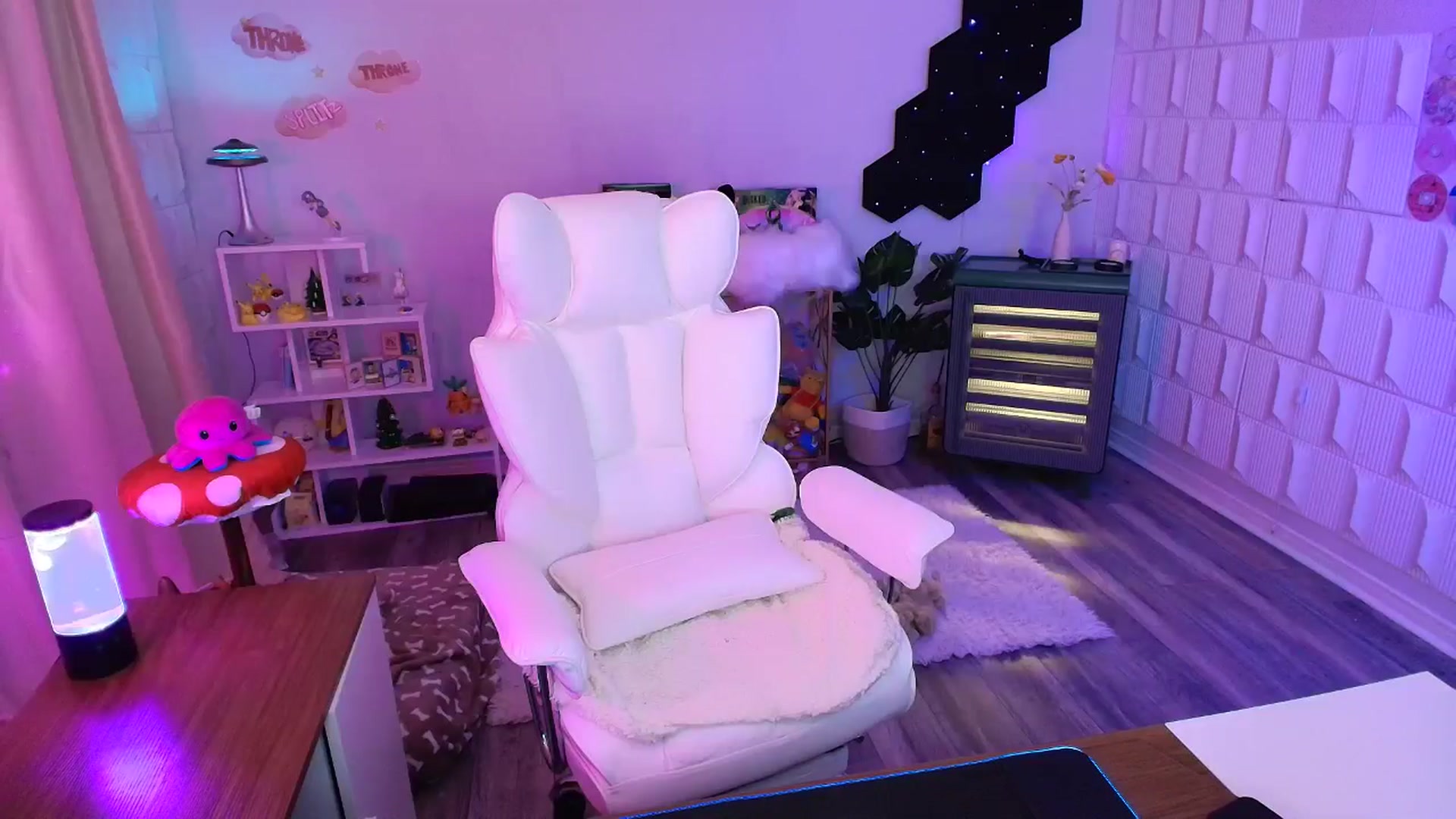 Gallery image thumbnail from kaydolll's myfreecams stream on, 09/14/2025, 09:31 image 17 of 20
