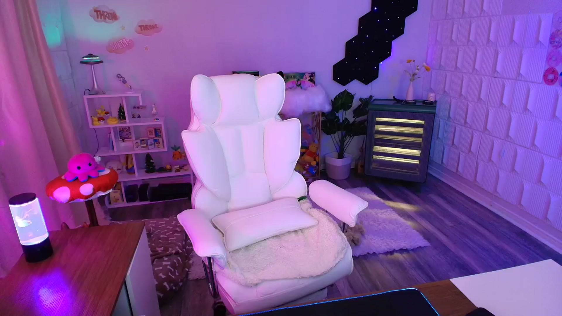 Gallery image thumbnail from kaydolll's myfreecams stream on, 09/14/2025, 09:31 image 16 of 20