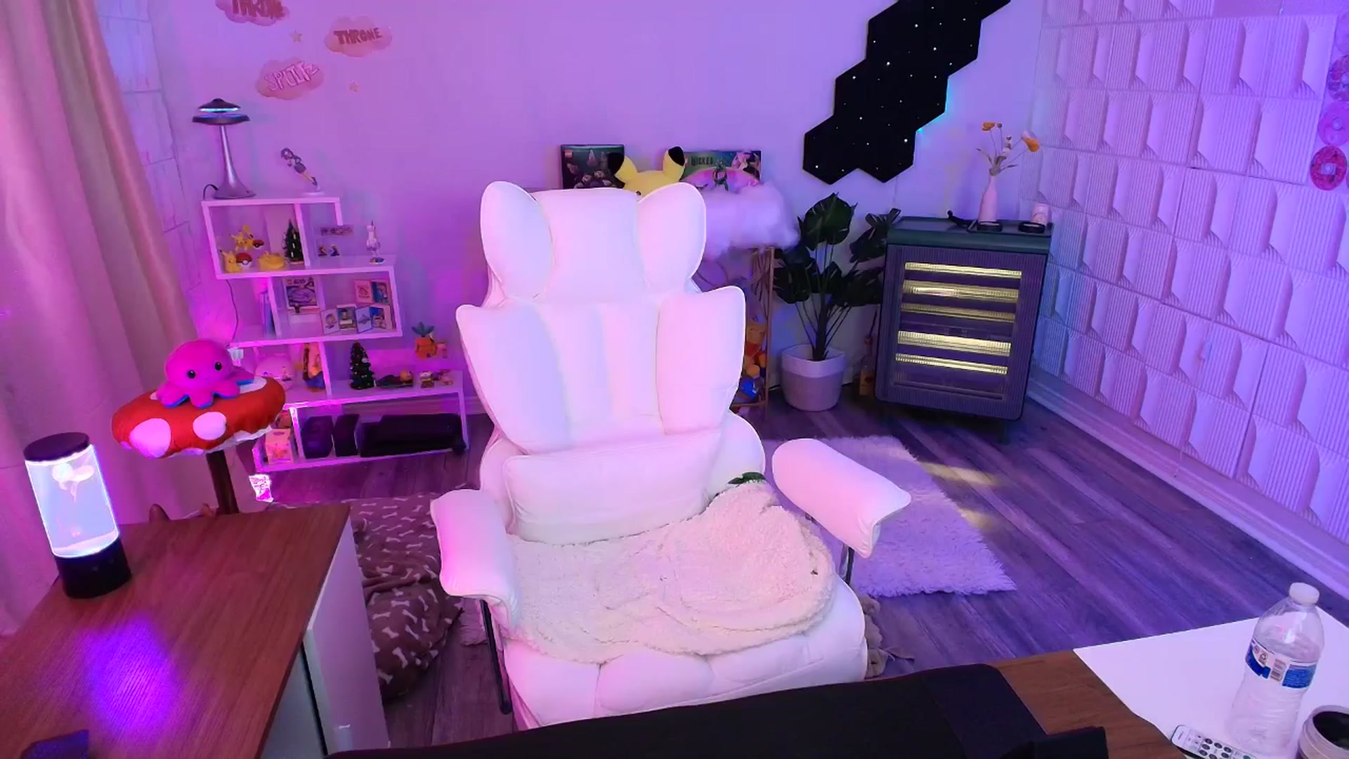 Gallery image thumbnail from kaydolll's myfreecams stream on, 09/14/2025, 09:31 image 2 of 20