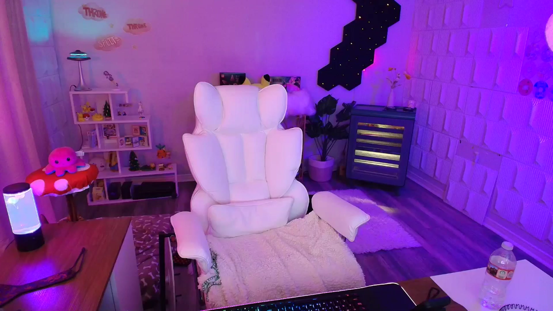 Gallery image thumbnail from kaydolll's myfreecams stream on, 09/27/2025, 09:43 image 9 of 20