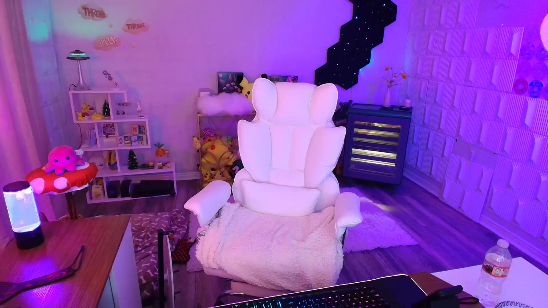Gallery image thumbnail from kaydolll's myfreecams stream on, 09/27/2025, 09:43 image 6 of 20