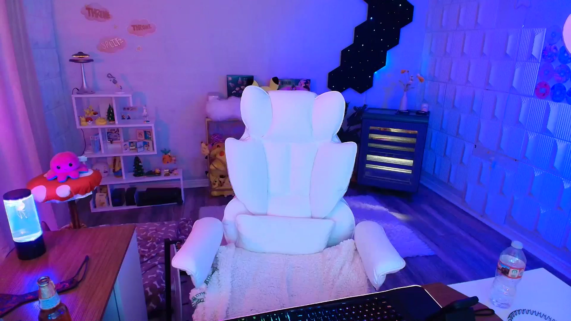 Gallery image thumbnail from kaydolll's myfreecams stream on, 09/27/2025, 09:43 image 5 of 20