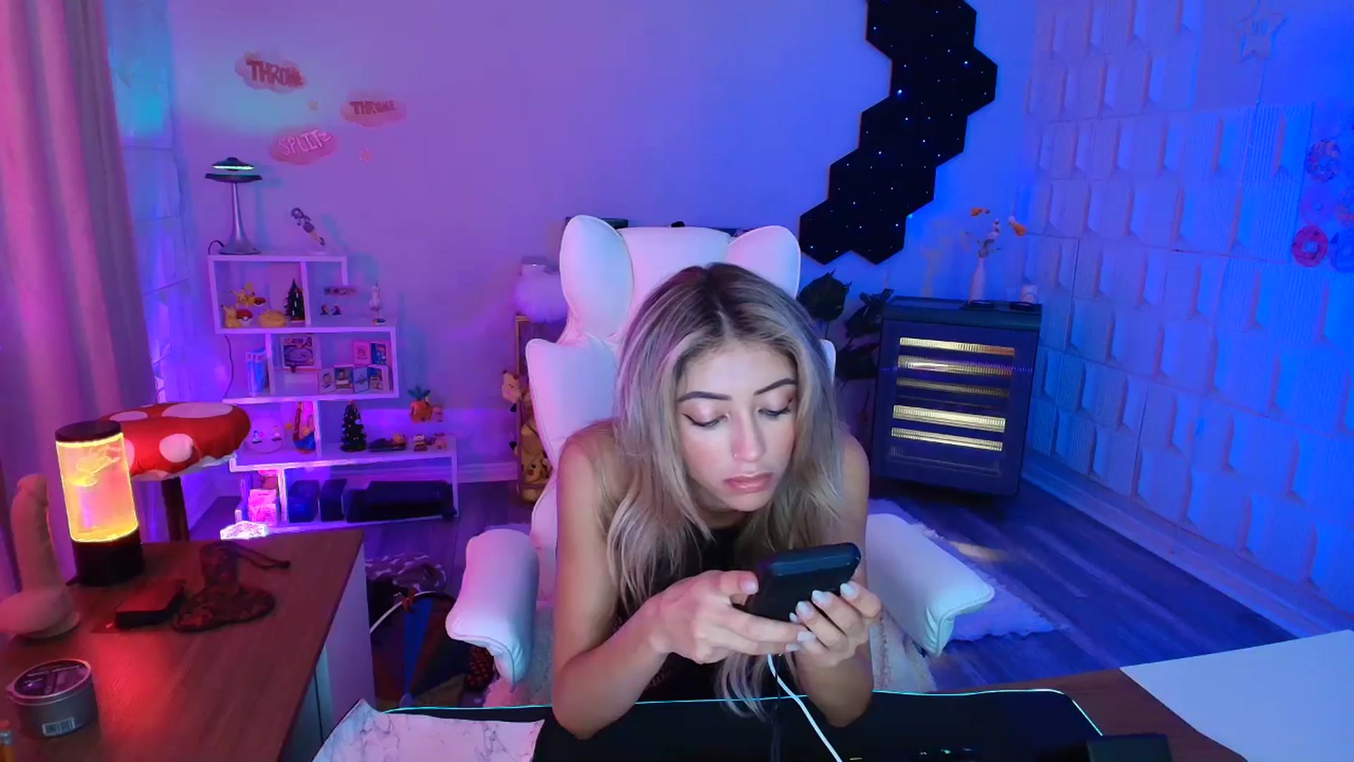Gallery image thumbnail from kaydolll's myfreecams stream on, 09/28/2025, 08:26 image 20 of 20