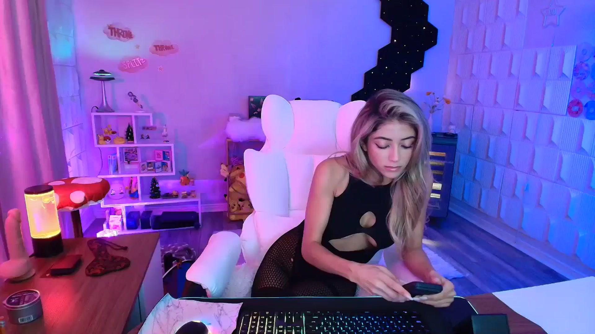 Gallery image thumbnail from kaydolll's myfreecams stream on, 09/28/2025, 08:26 image 8 of 20