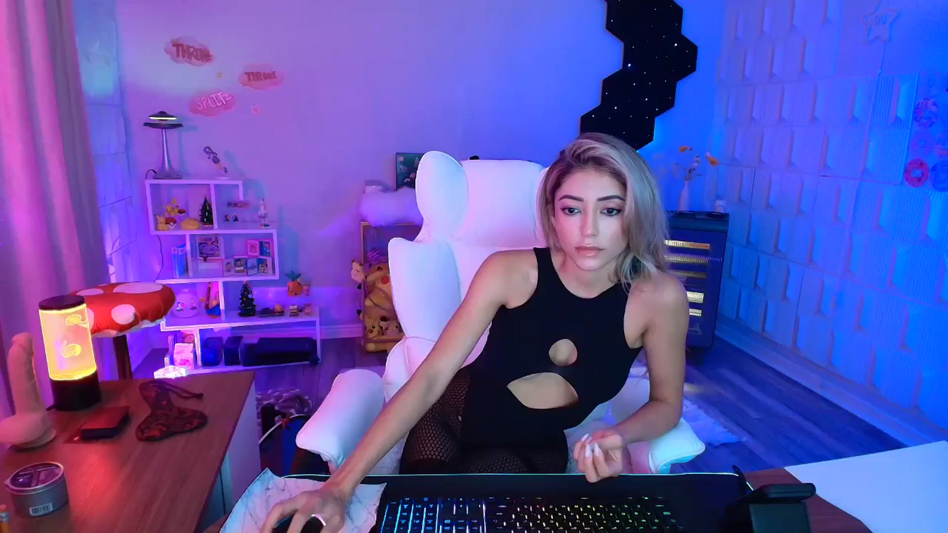 Gallery image thumbnail from kaydolll's myfreecams stream on, 09/28/2025, 08:26 image 10 of 20