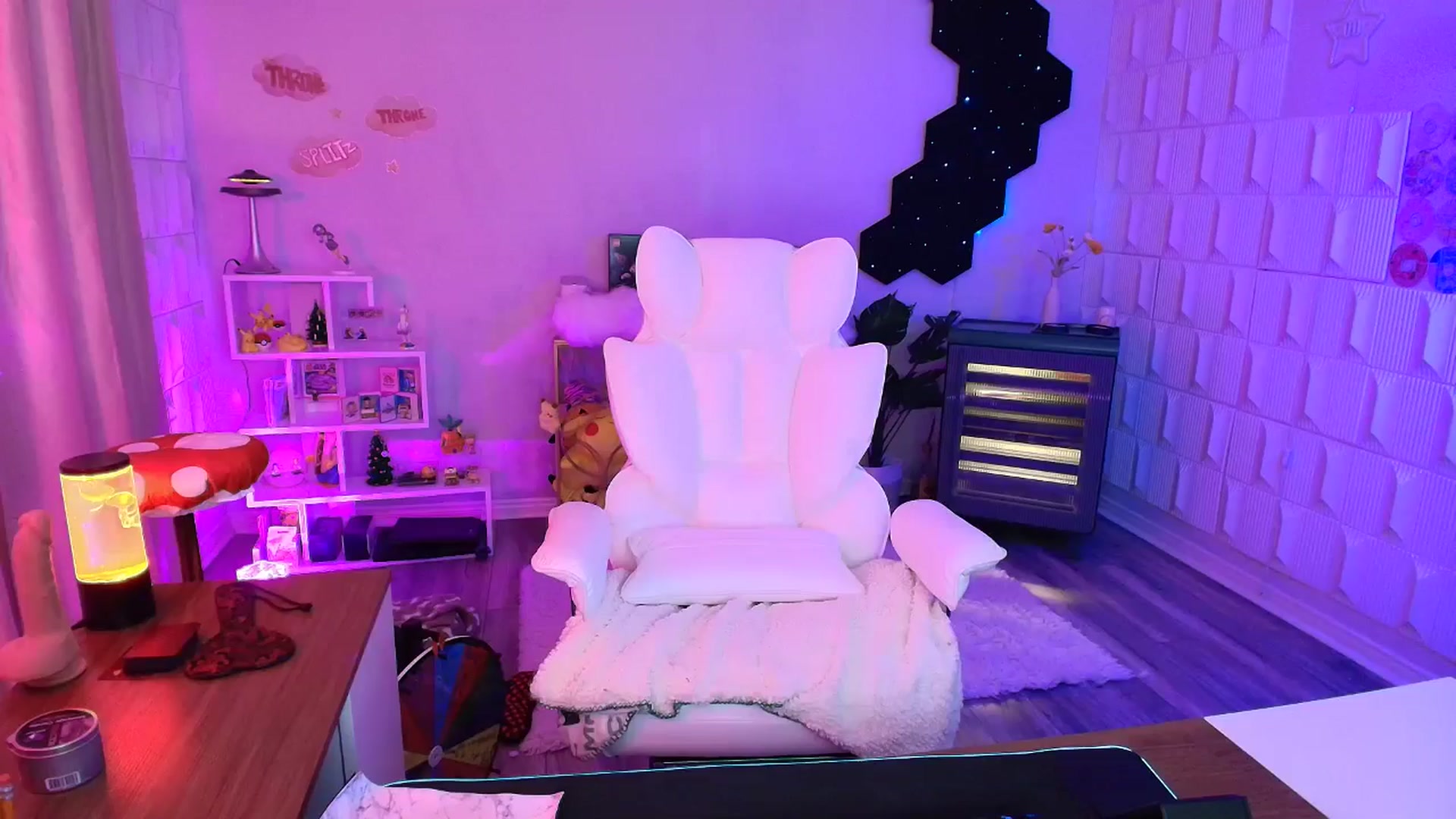 Gallery image thumbnail from kaydolll's myfreecams stream on, 09/28/2025, 09:28 image 8 of 20