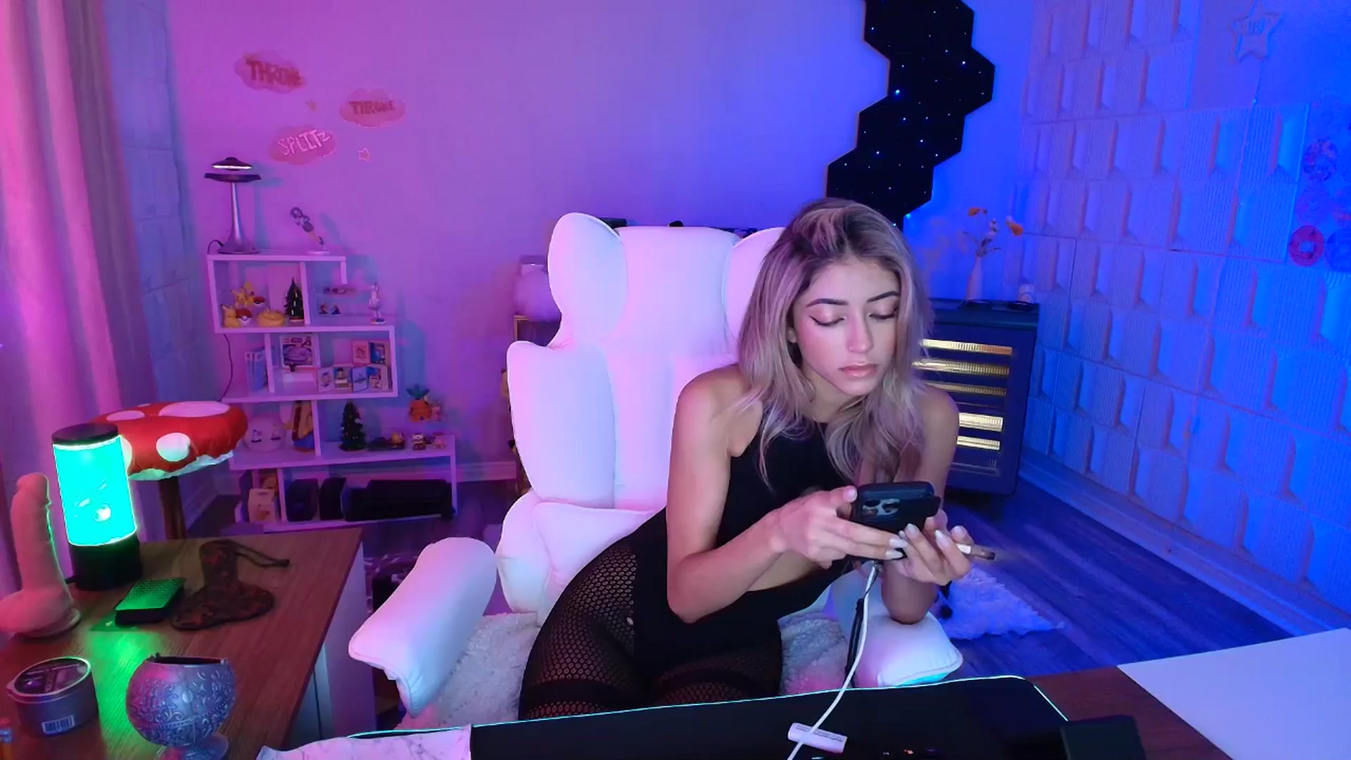Gallery image thumbnail from kaydolll's myfreecams stream on, 09/28/2025, 09:28 image 20 of 20