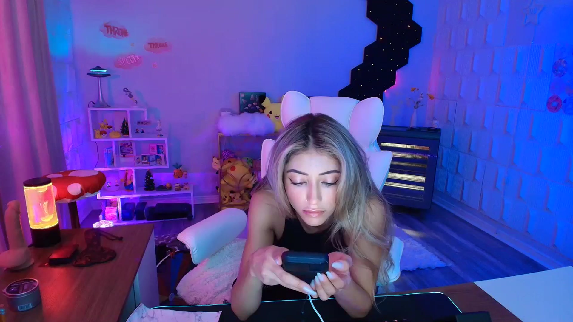 Gallery image thumbnail from kaydolll's myfreecams stream on, 09/28/2025, 09:28 image 2 of 20