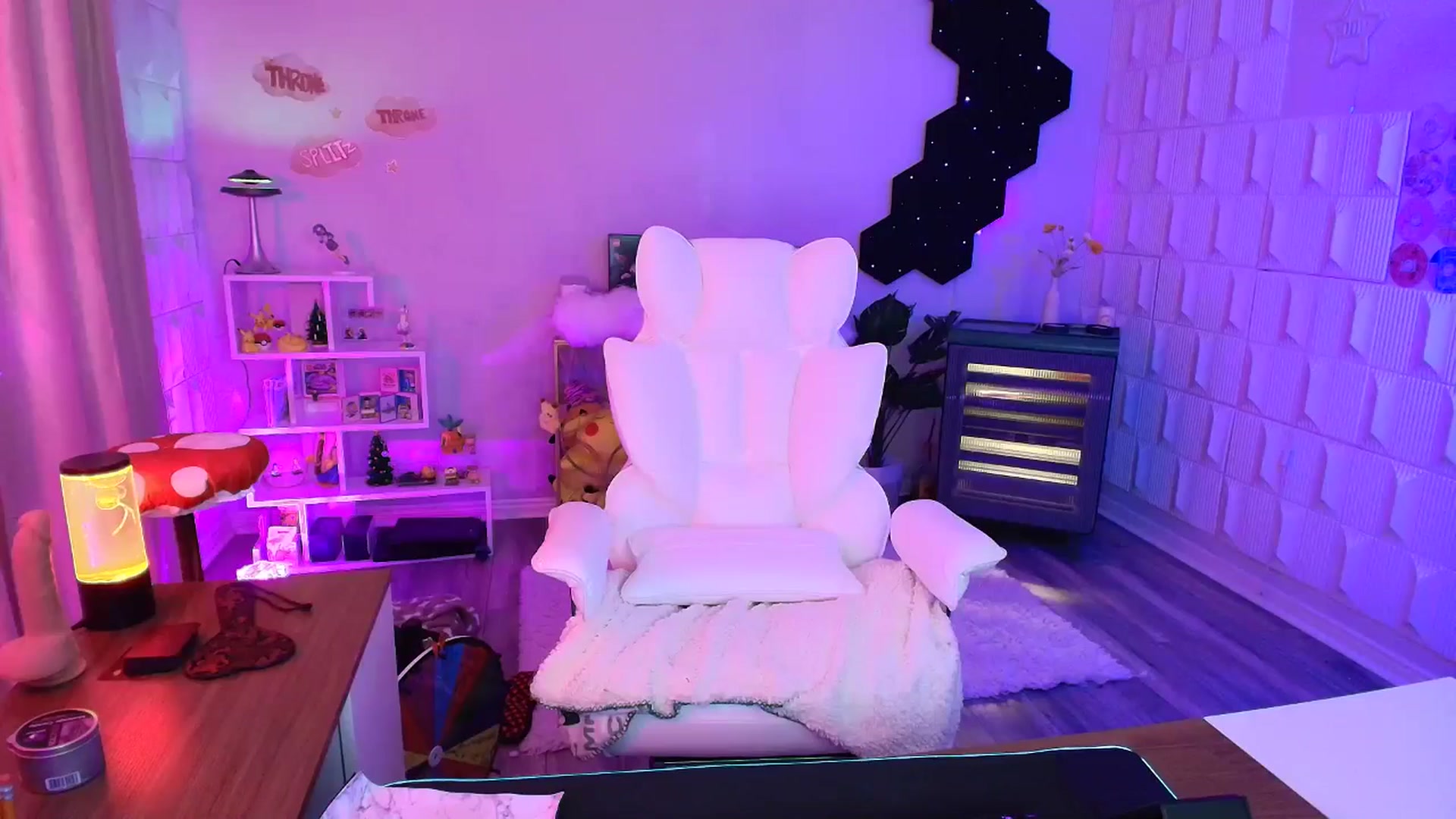 Gallery image thumbnail from kaydolll's myfreecams stream on, 09/28/2025, 09:28 image 5 of 20