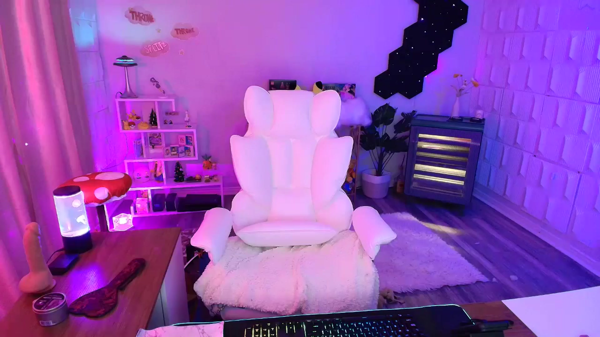 Gallery image thumbnail from kaydolll's myfreecams stream on, 09/29/2025, 07:20 image 9 of 20