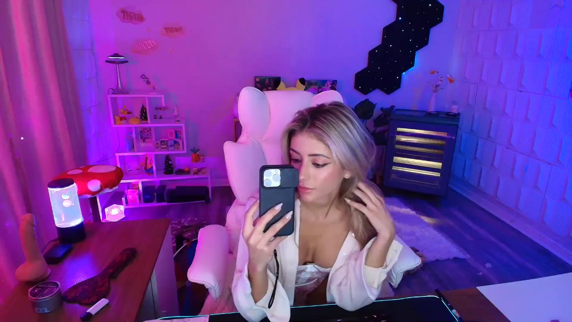 Gallery image thumbnail from kaydolll's myfreecams stream on, 09/29/2025, 07:20 image 1 of 20