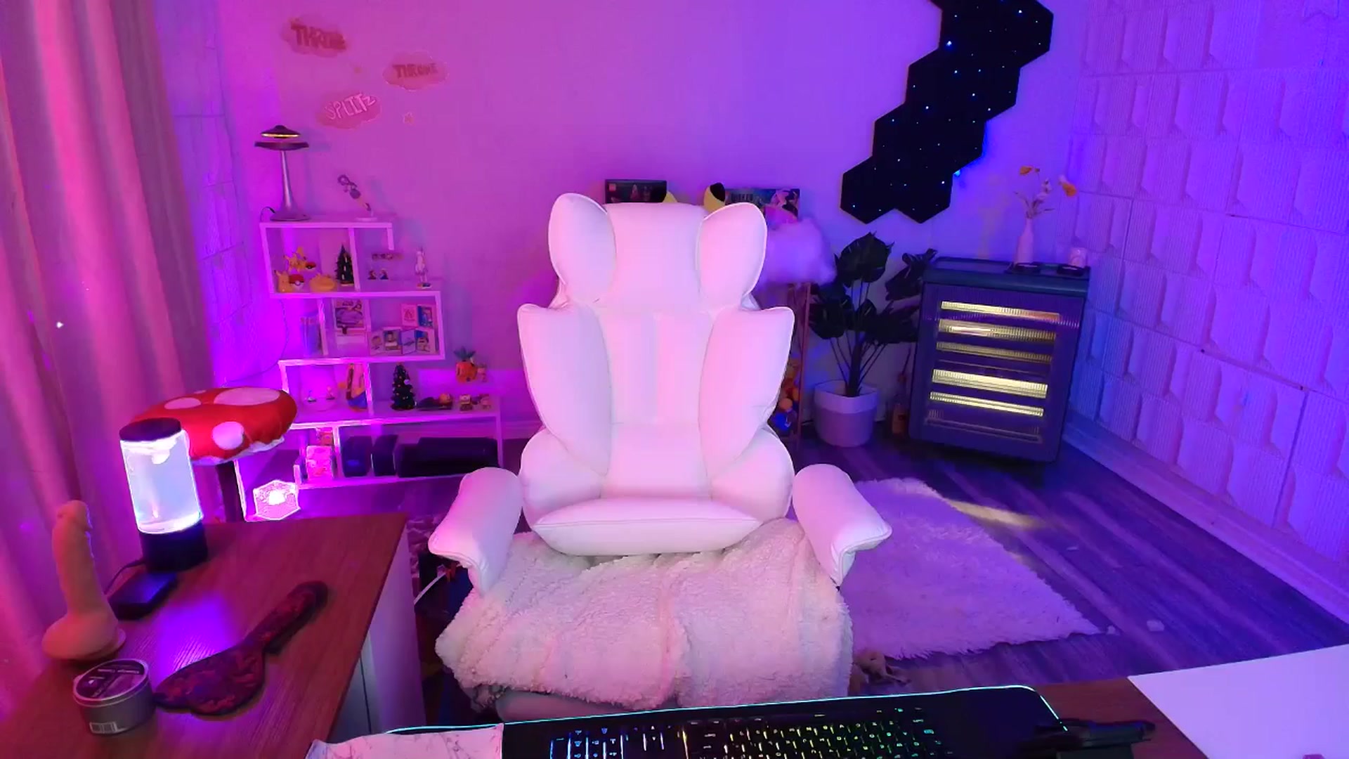 Gallery image thumbnail from kaydolll's myfreecams stream on, 09/29/2025, 07:20 image 8 of 20
