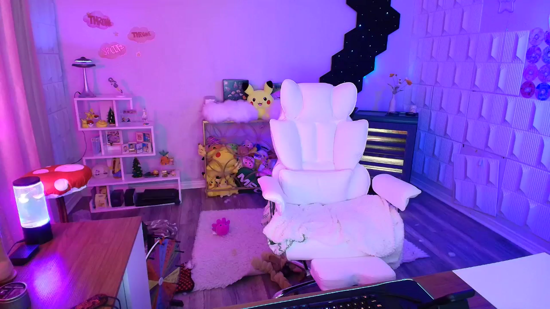 Gallery image thumbnail from kaydolll's myfreecams stream on, 09/29/2025, 08:25 image 6 of 20