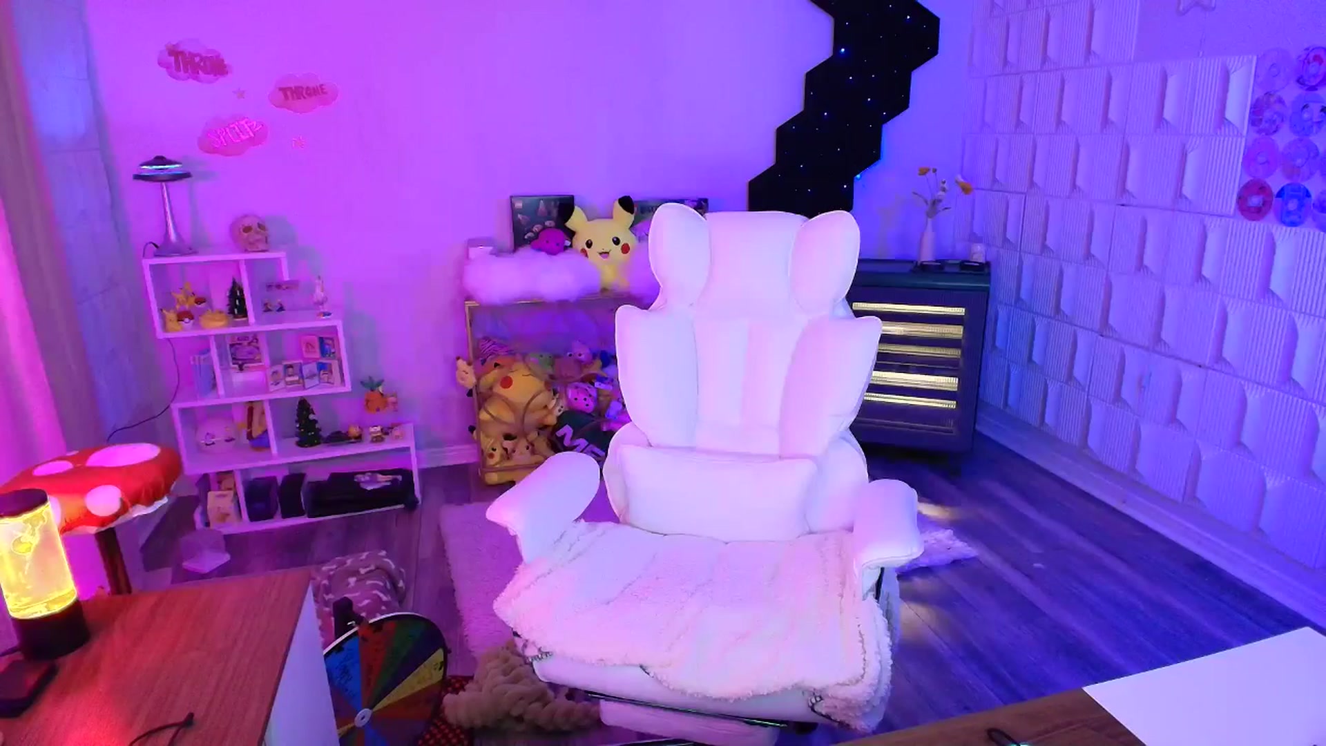Gallery image thumbnail from kaydolll's myfreecams stream on, 10/02/2025, 06:01 image 15 of 20