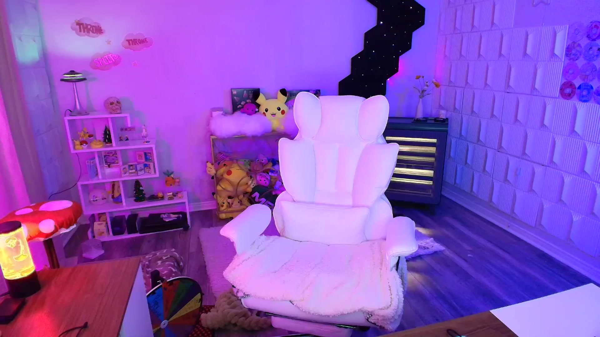 Gallery image thumbnail from kaydolll's myfreecams stream on, 10/02/2025, 06:01 image 18 of 20