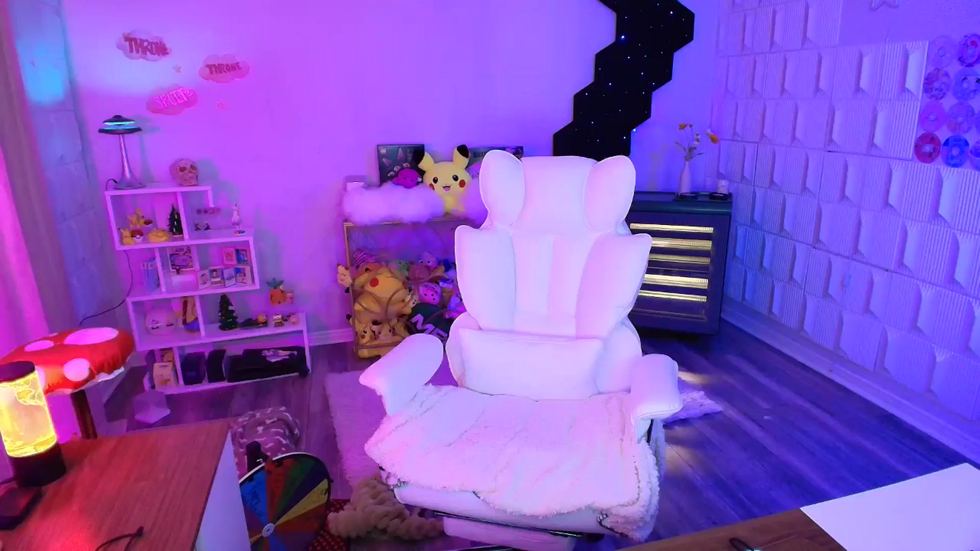 Gallery image thumbnail from kaydolll's myfreecams stream on, 10/02/2025, 06:01 image 16 of 20