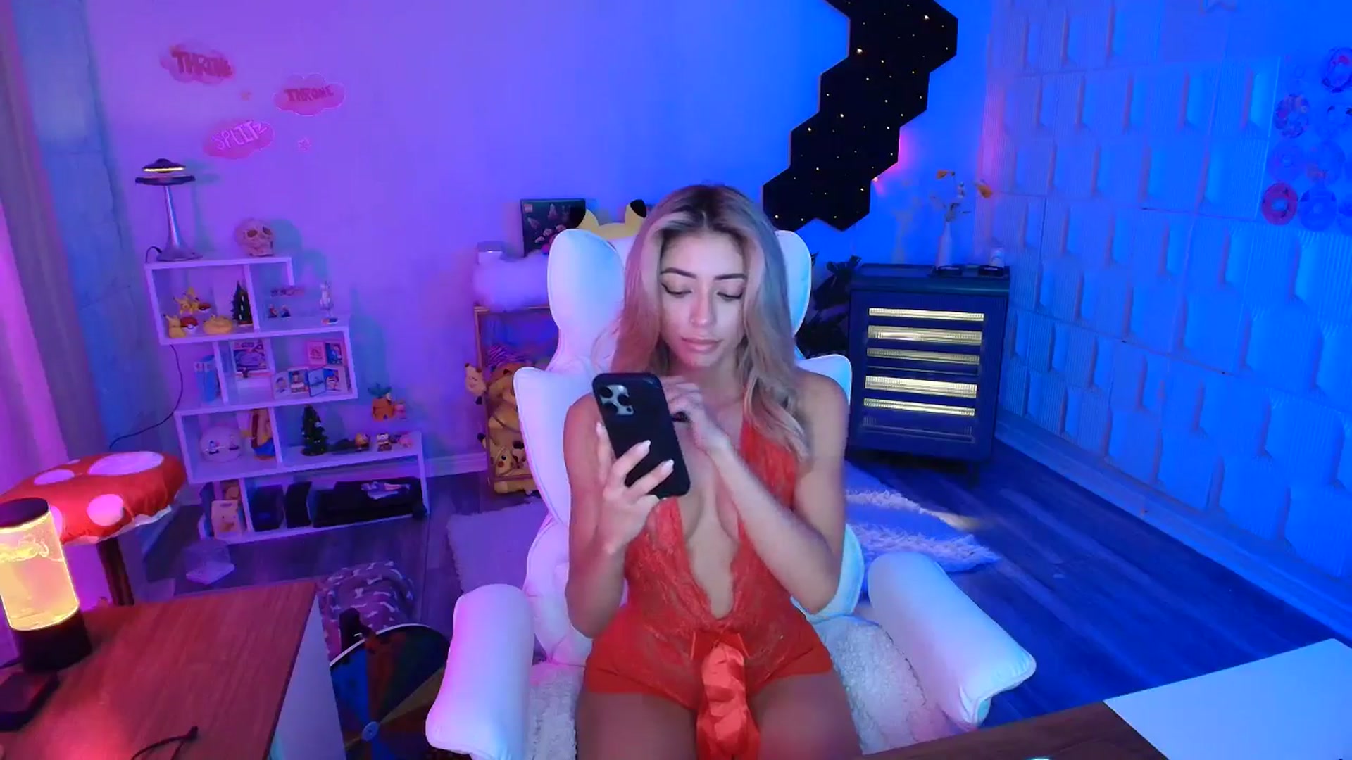 Gallery image thumbnail from kaydolll's myfreecams stream on, 10/02/2025, 06:01 image 19 of 20
