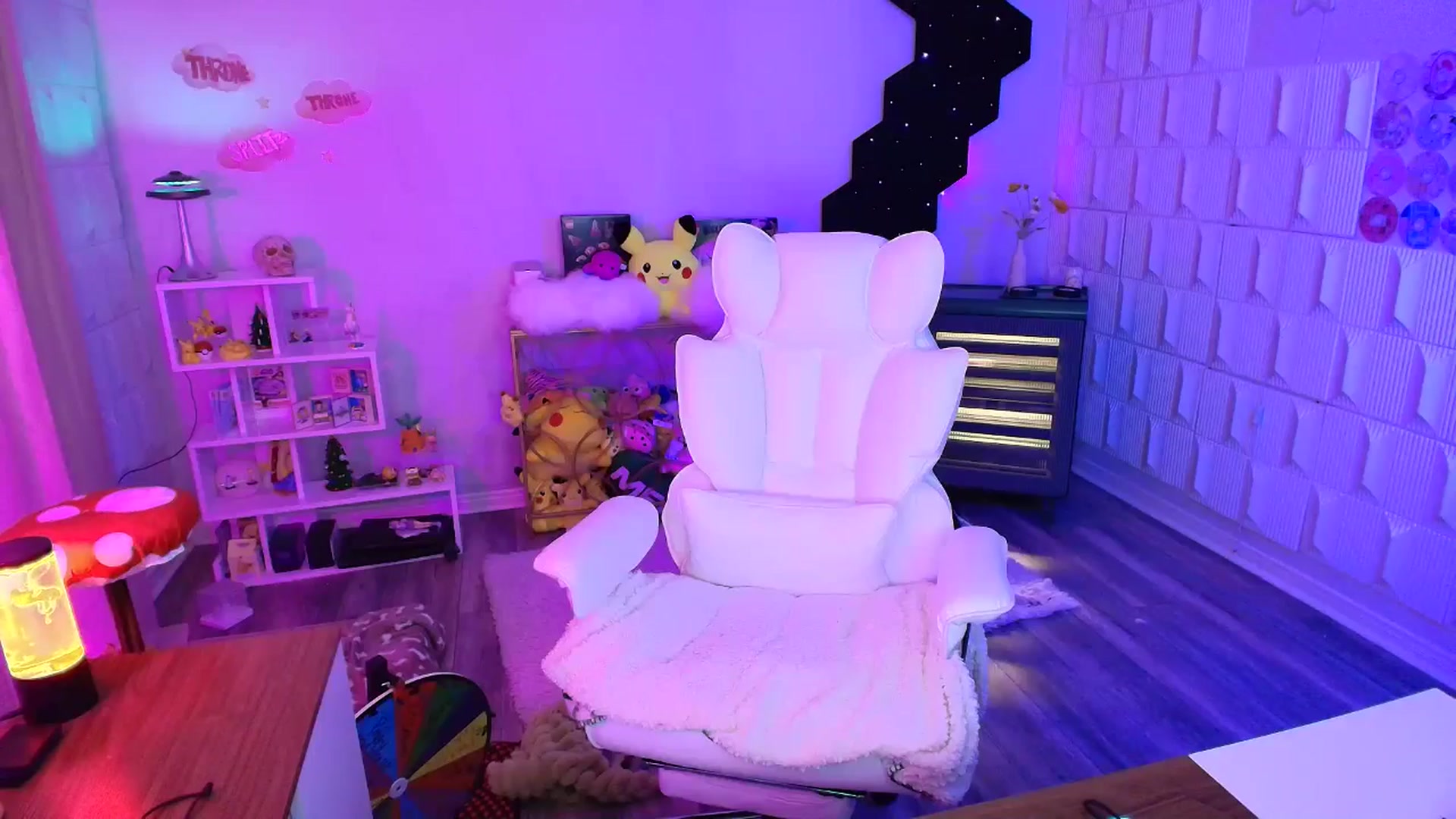 Gallery image thumbnail from kaydolll's myfreecams stream on, 10/02/2025, 06:01 image 17 of 20