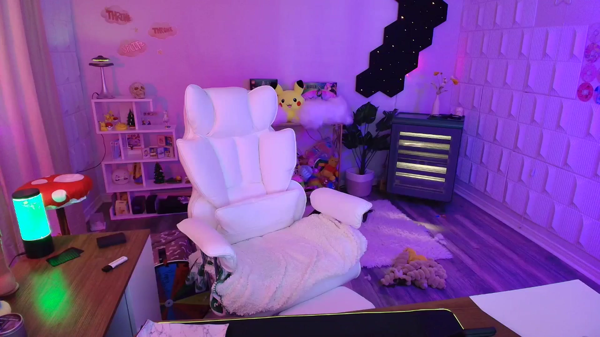 Gallery image thumbnail from kaydolll's myfreecams stream on, 10/07/2025, 23:44 image 7 of 20