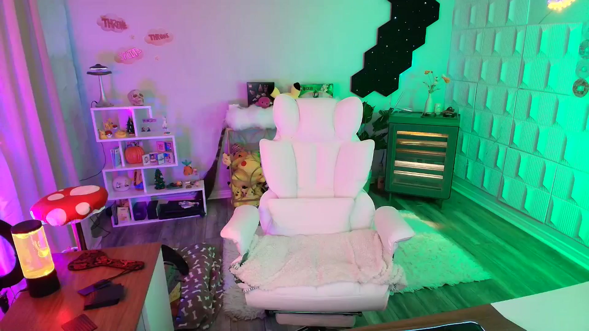 Gallery image thumbnail from kaydolll's myfreecams stream on, 10/12/2025, 08:21 image 20 of 20