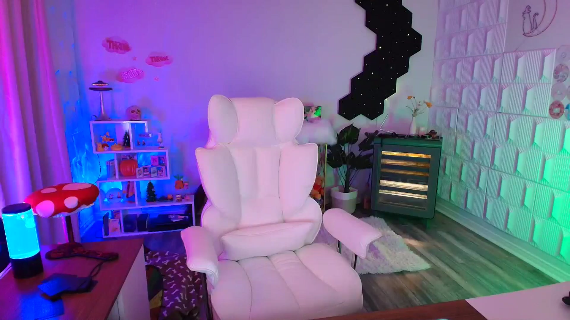 Gallery image thumbnail from kaydolll's myfreecams stream on, 10/18/2025, 06:28 image 20 of 20