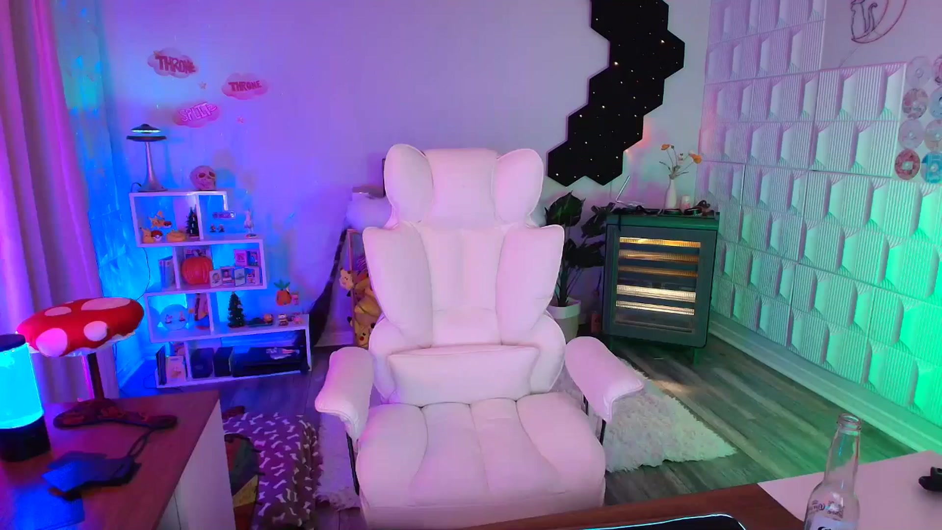 Gallery image thumbnail from kaydolll's myfreecams stream on, 10/18/2025, 06:28 image 11 of 20