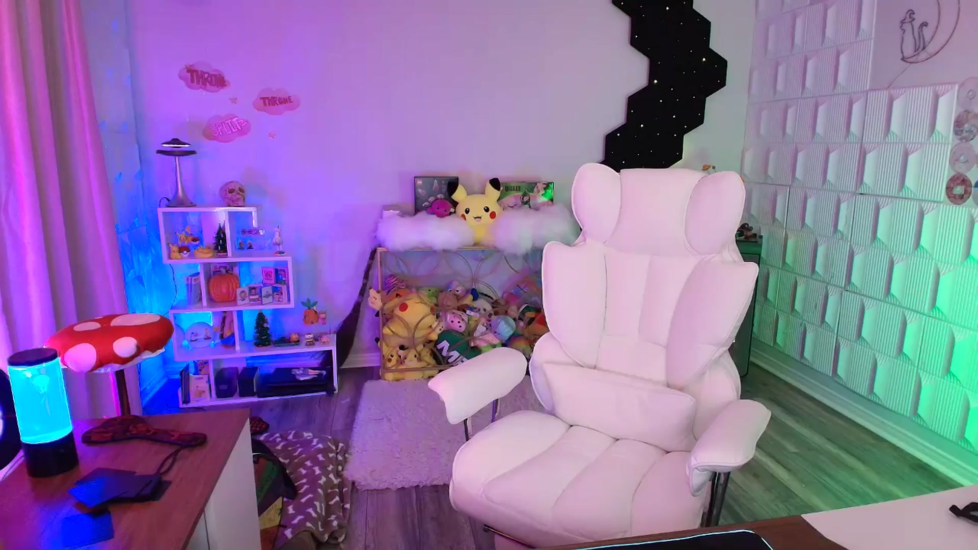 Gallery image thumbnail from kaydolll's myfreecams stream on, 10/18/2025, 09:06 image 7 of 20