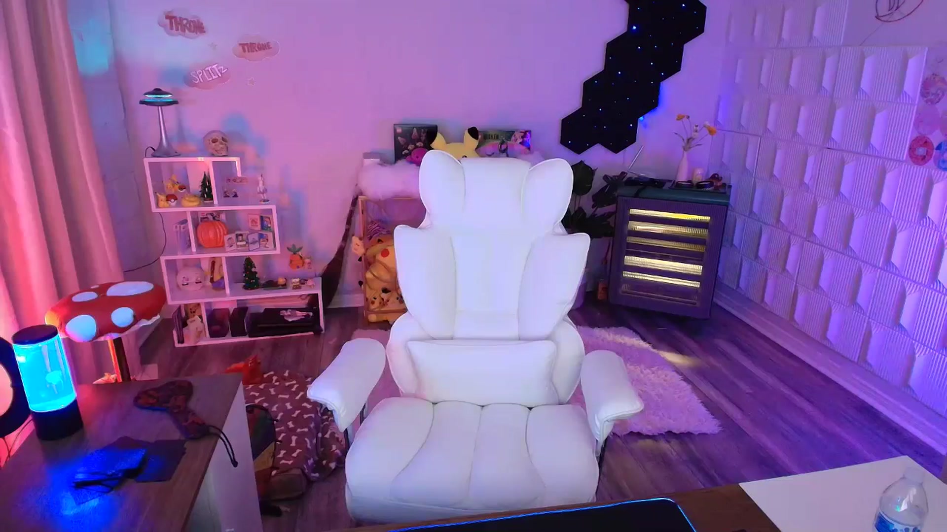 Gallery image thumbnail from kaydolll's myfreecams stream on, 10/25/2025, 08:12 image 8 of 20