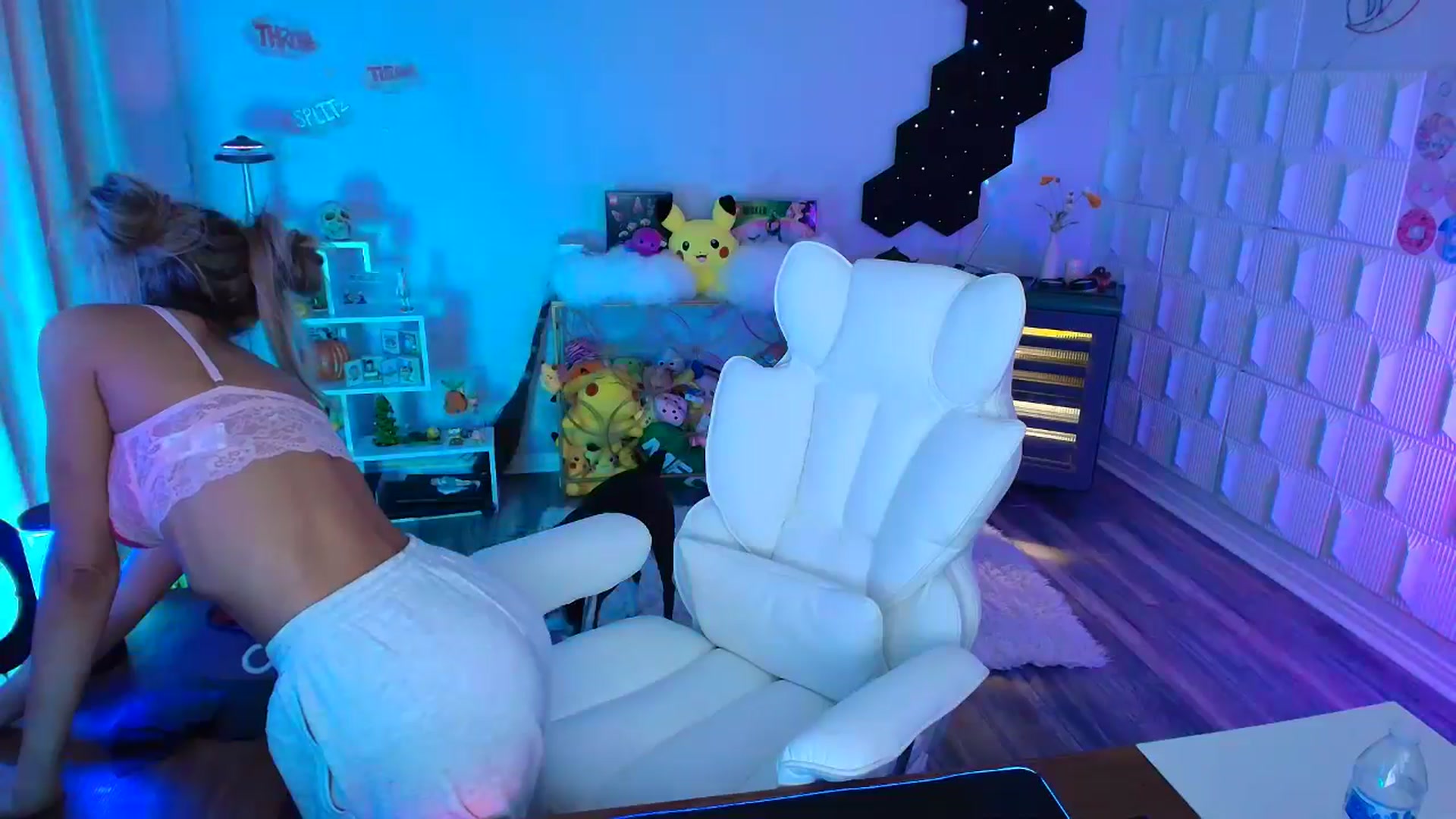 Gallery image thumbnail from kaydolll's myfreecams stream on, 10/25/2025, 08:12 image 9 of 20
