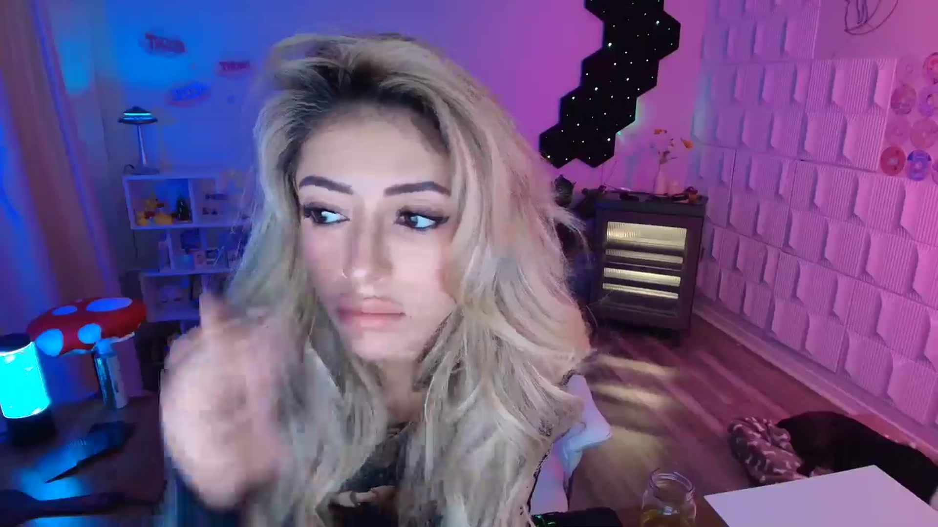 Gallery image thumbnail from kaydolll's myfreecams stream on, 11/24/2025, 08:53 image 18 of 20