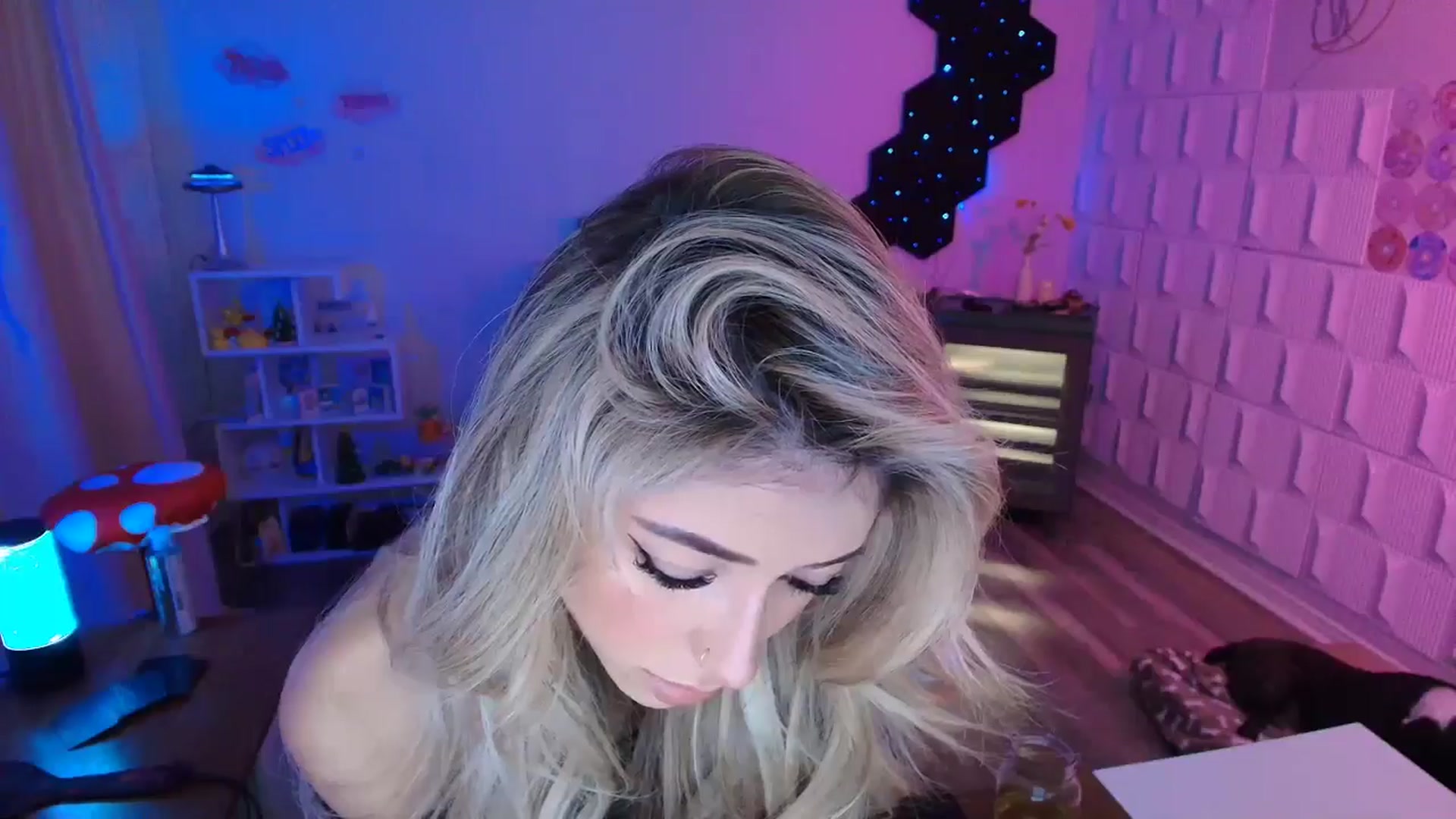 Gallery image thumbnail from kaydolll's myfreecams stream on, 11/24/2025, 08:53 image 19 of 20