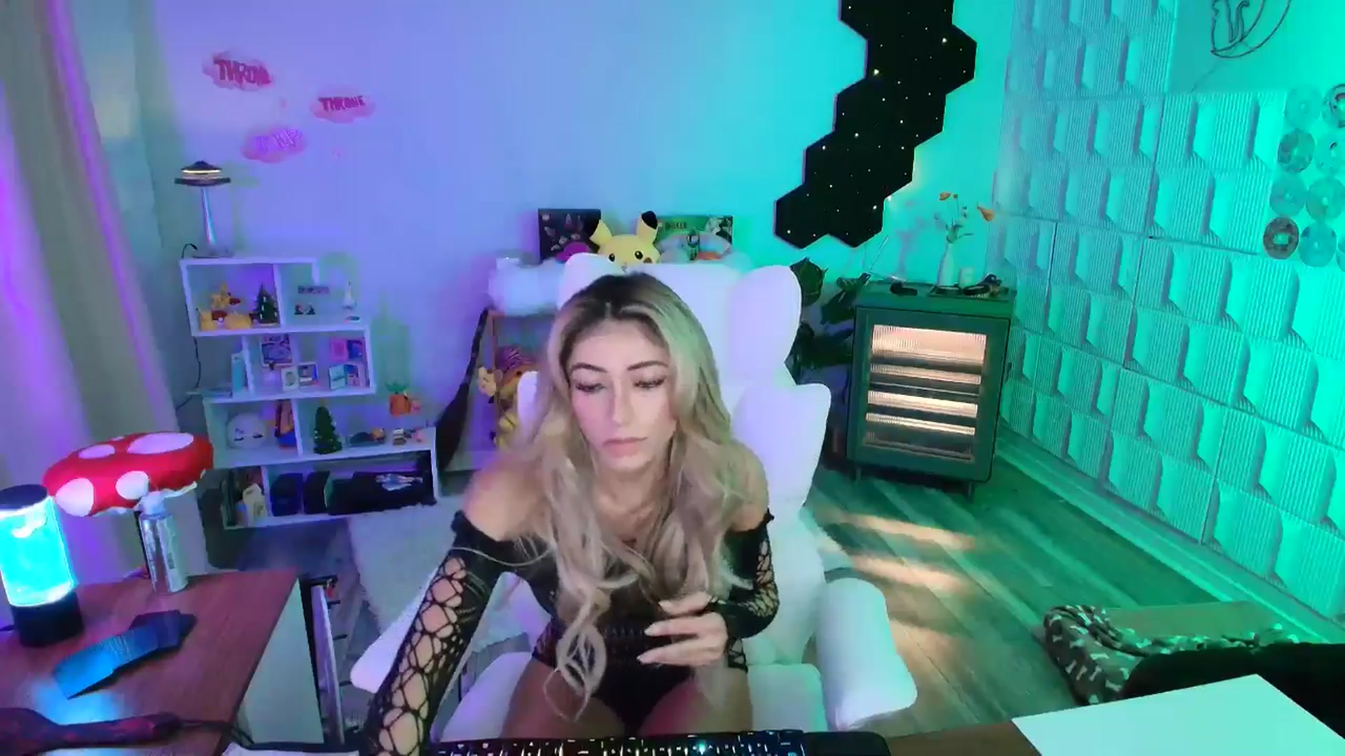 Gallery image thumbnail from kaydolll's myfreecams stream on, 11/24/2025, 08:53 image 8 of 20