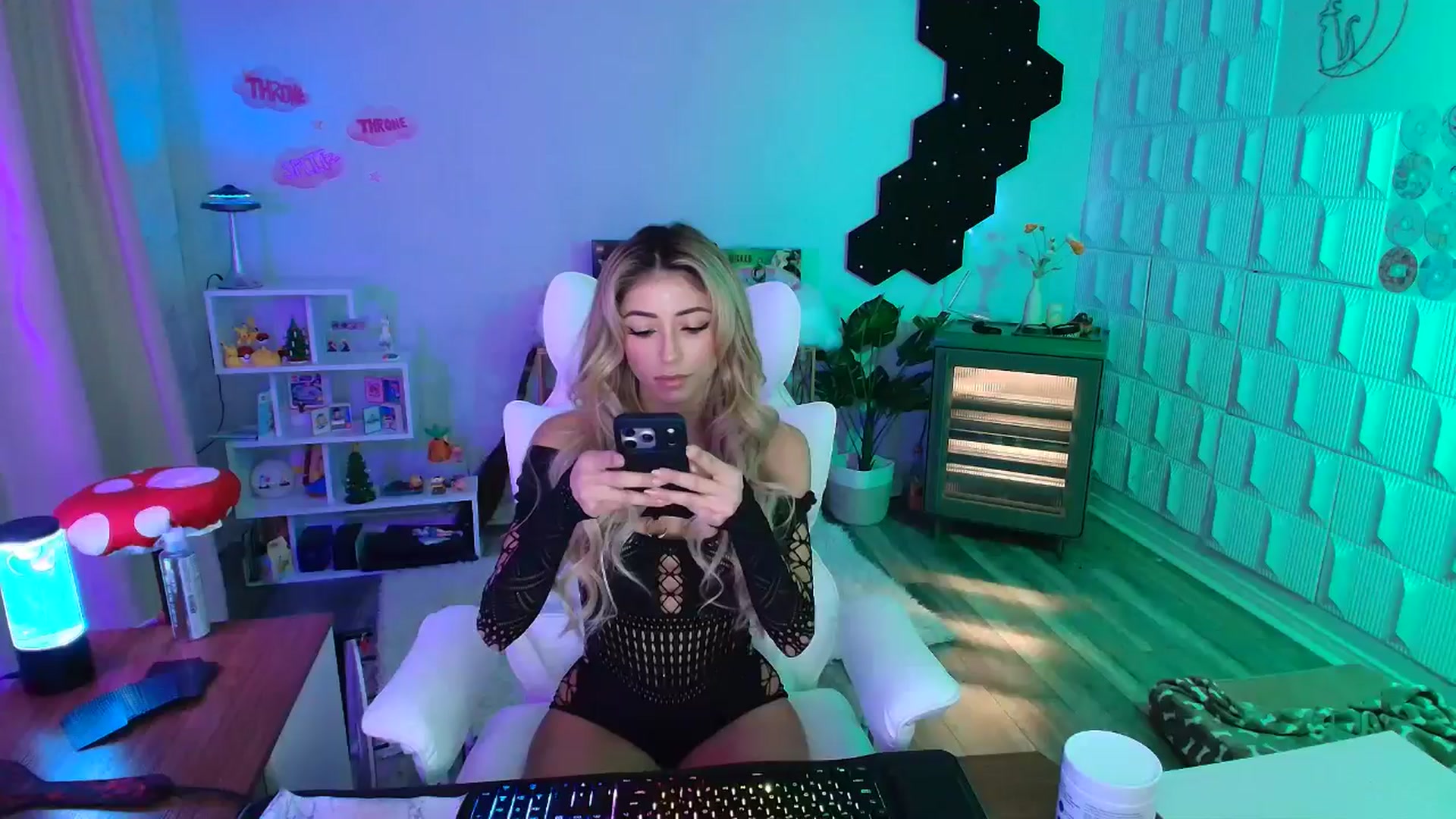 Gallery image thumbnail from kaydolll's myfreecams stream on, 11/24/2025, 08:53 image 1 of 20