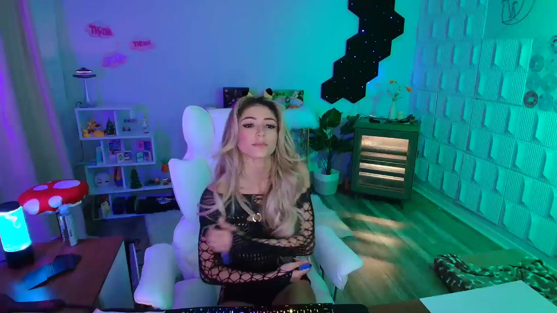 Gallery image thumbnail from kaydolll's myfreecams stream on, 11/24/2025, 08:53 image 6 of 20