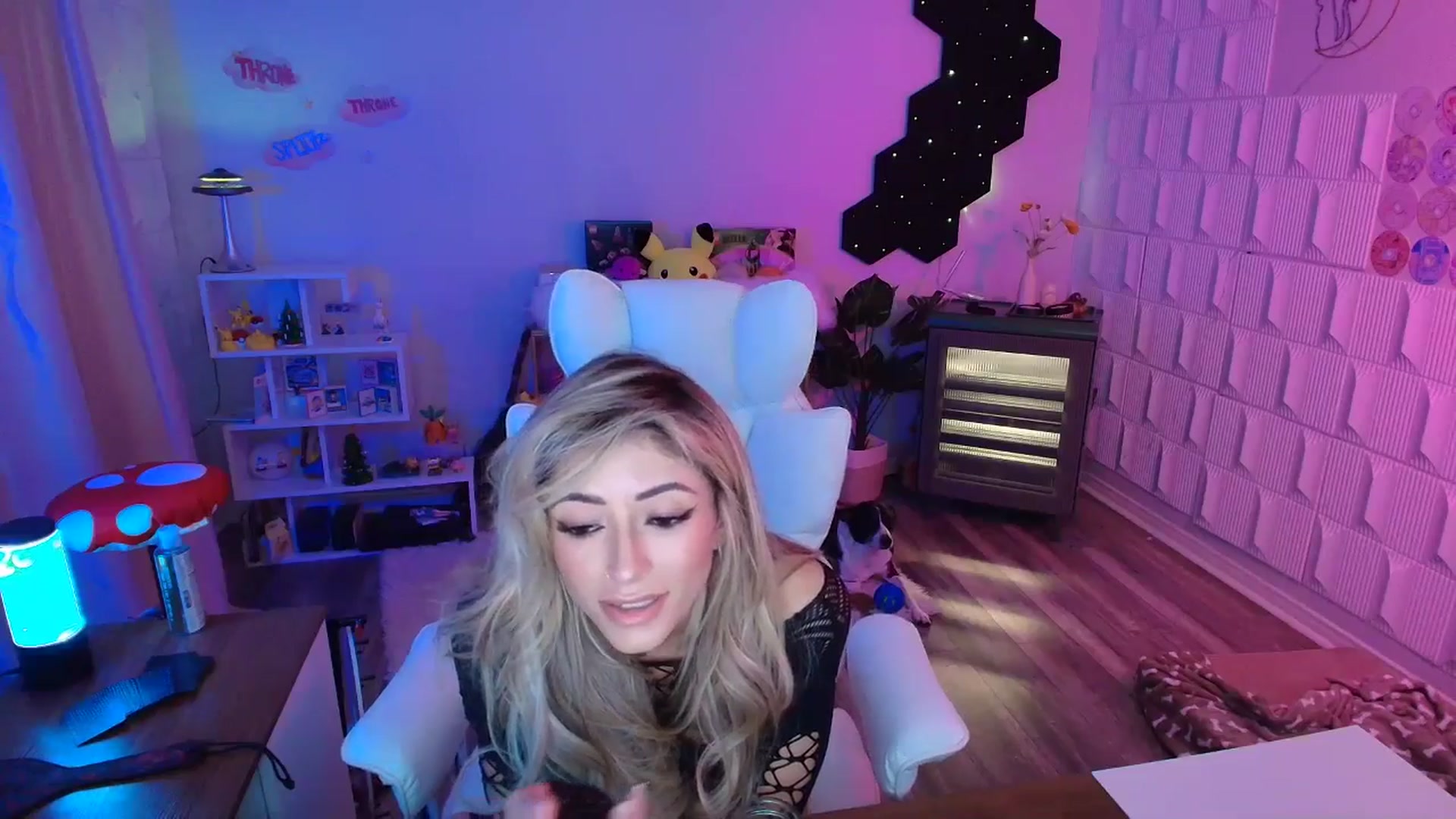 Gallery image thumbnail from kaydolll's myfreecams stream on, 11/24/2025, 10:25 image 7 of 20