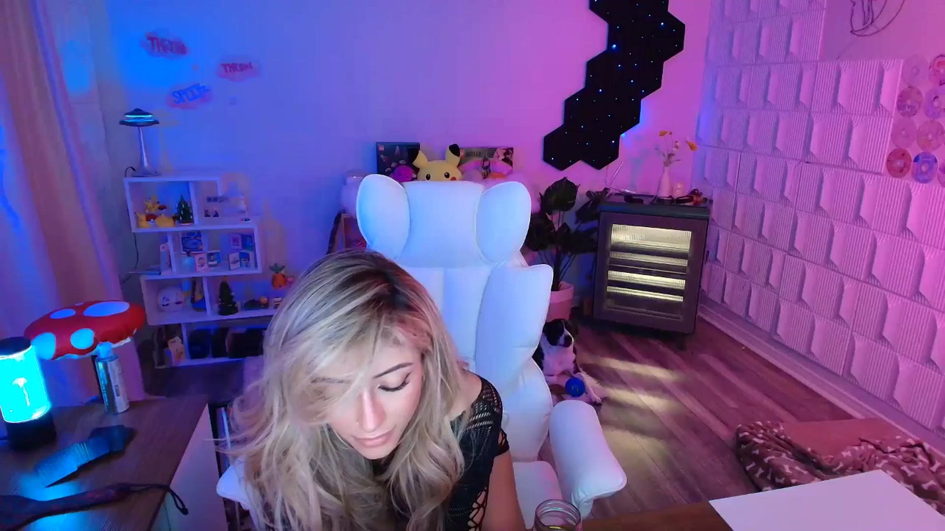 Gallery image thumbnail from kaydolll's myfreecams stream on, 11/24/2025, 10:25 image 6 of 20