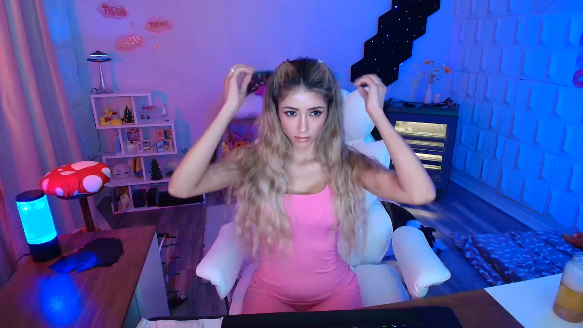 Gallery image thumbnail from kaydolll's myfreecams stream on, 11/30/2025, 08:38 image 5 of 20