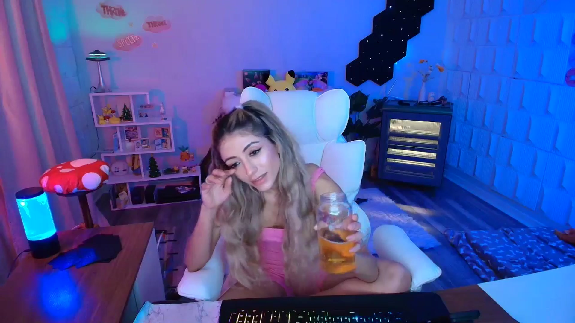 Gallery image thumbnail from kaydolll's myfreecams stream on, 11/30/2025, 08:38 image 13 of 20