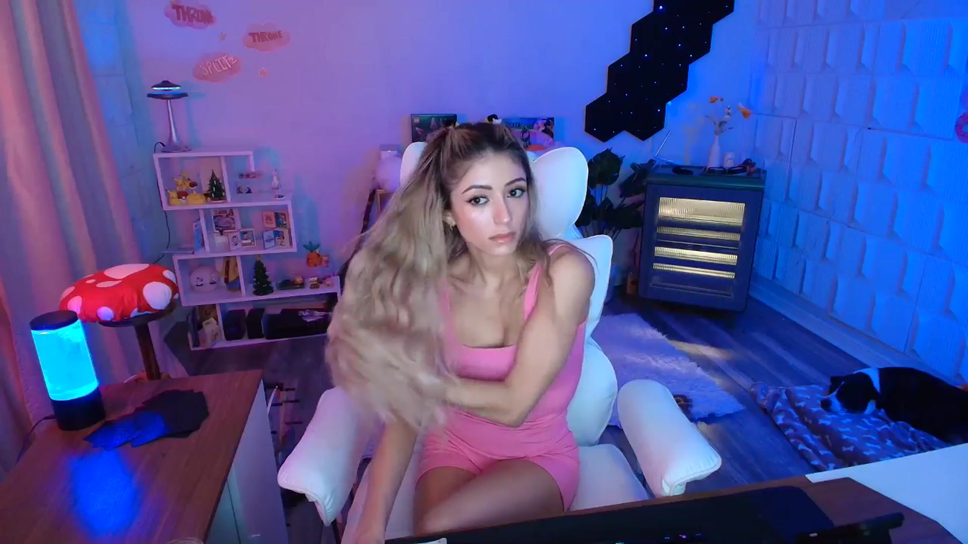 Gallery image thumbnail from kaydolll's myfreecams stream on, 11/30/2025, 09:17 image 4 of 20