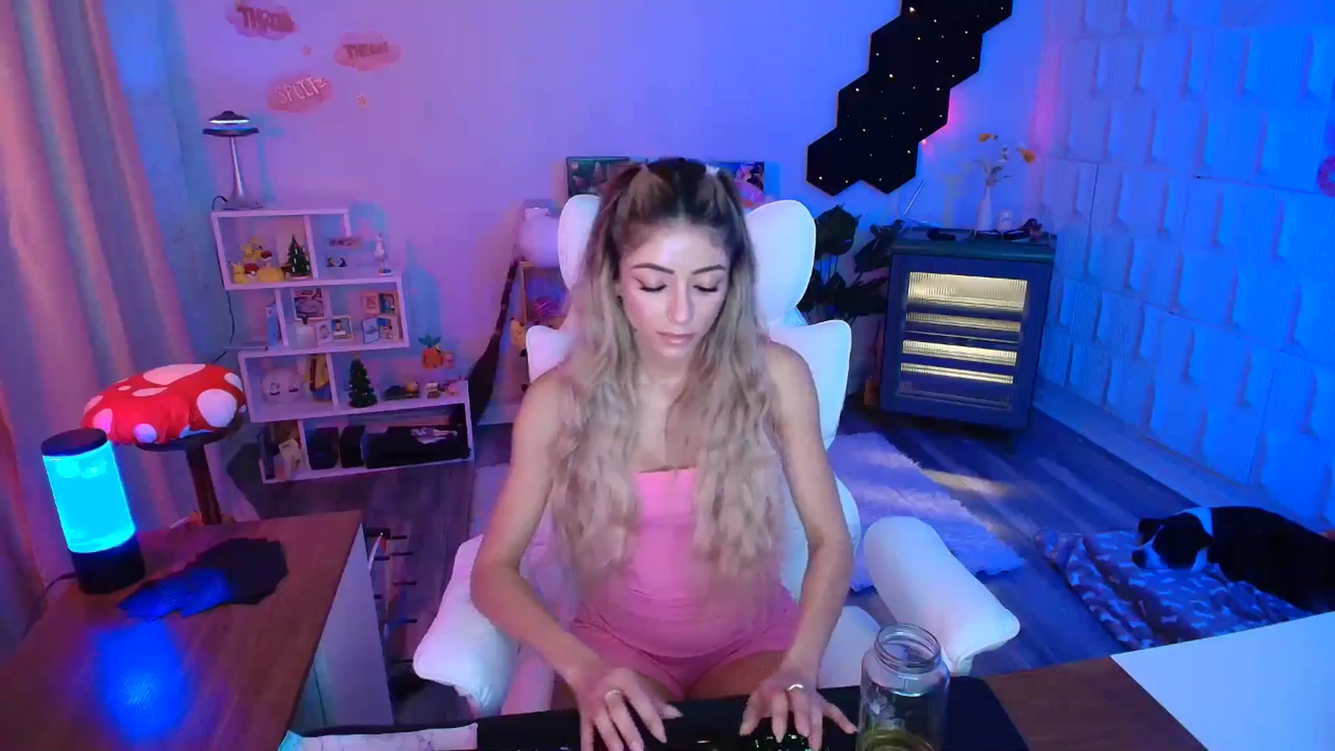 Gallery image thumbnail from kaydolll's myfreecams stream on, 11/30/2025, 09:17 image 15 of 20
