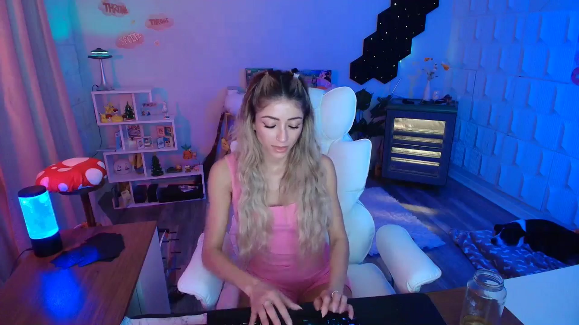 Gallery image thumbnail from kaydolll's myfreecams stream on, 11/30/2025, 09:17 image 19 of 20