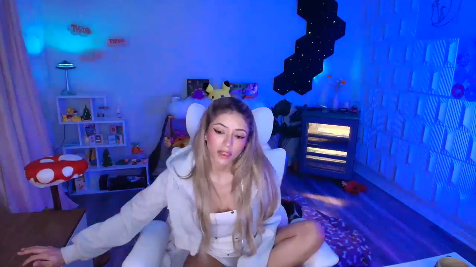 Gallery image thumbnail from kaydolll's myfreecams stream on, 12/13/2025, 10:47 image 5 of 20
