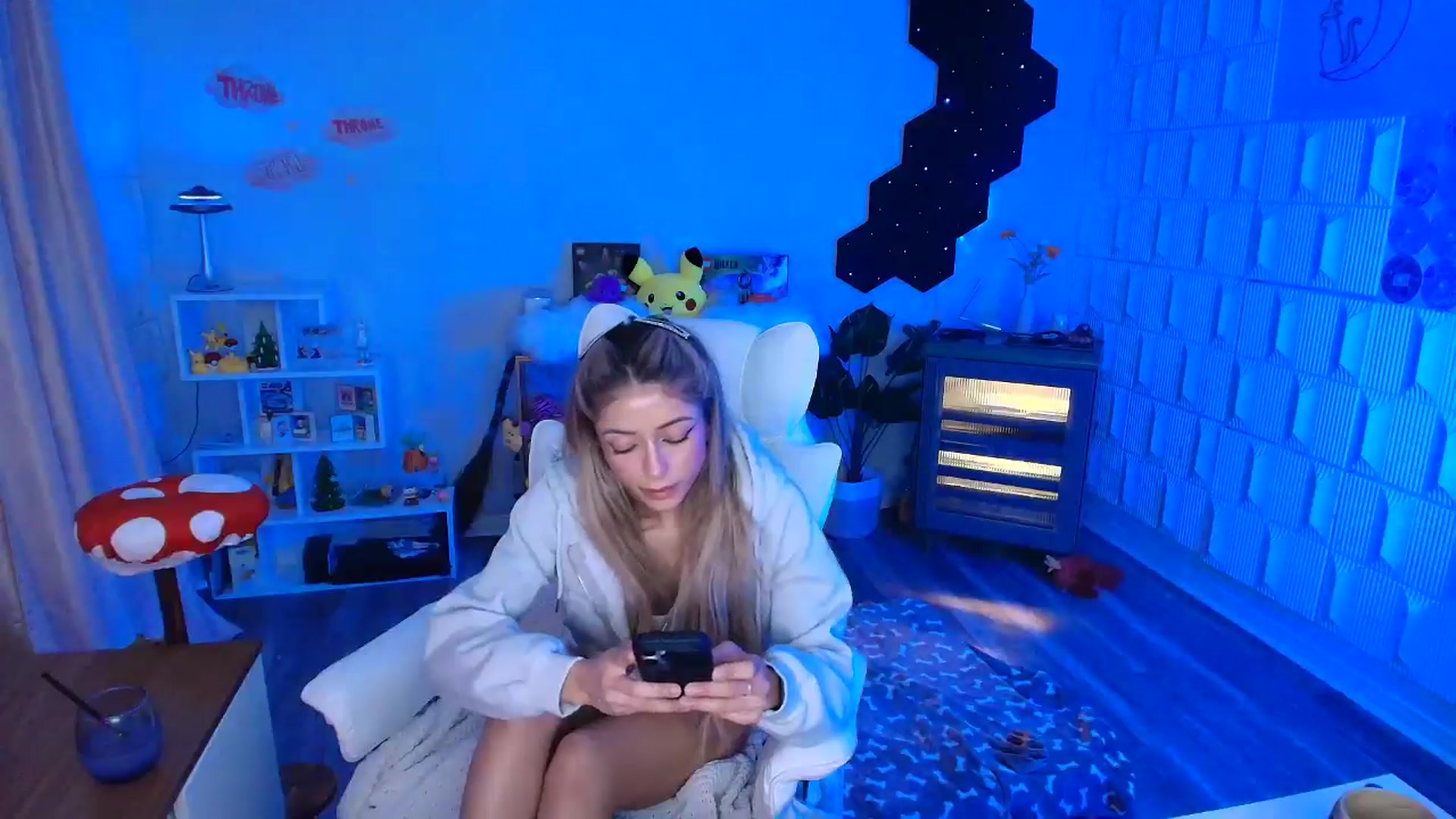 Gallery image thumbnail from kaydolll's myfreecams stream on, 12/13/2025, 10:47 image 8 of 20