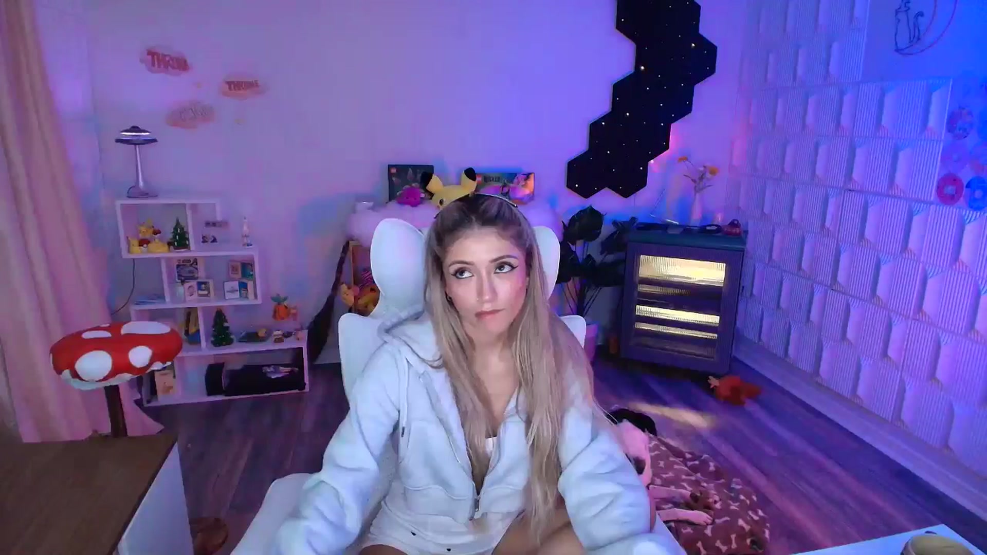 Gallery image thumbnail from kaydolll's myfreecams stream on, 12/13/2025, 10:47 image 6 of 20