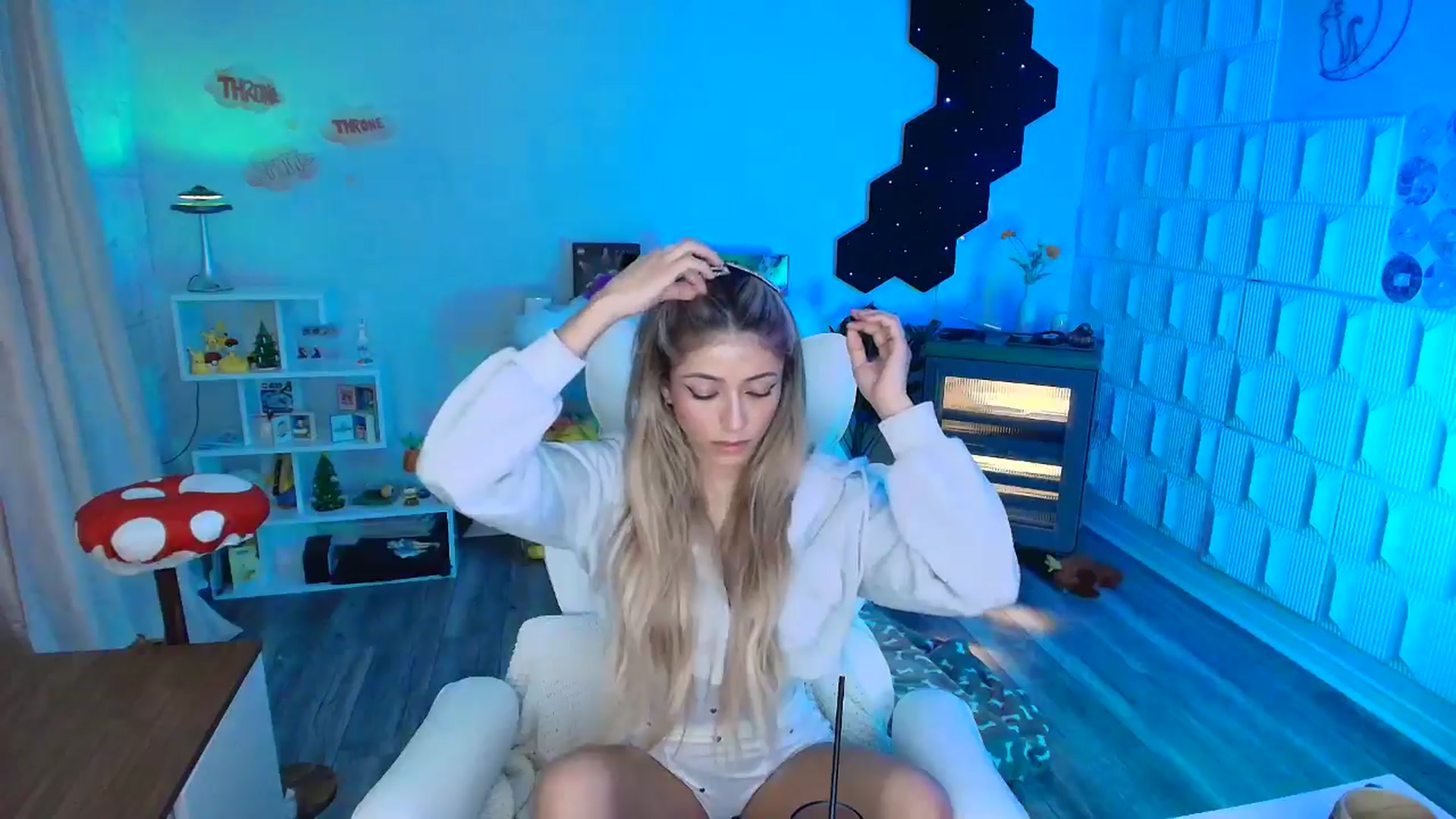 Gallery image thumbnail from kaydolll's myfreecams stream on, 12/13/2025, 10:47 image 14 of 20