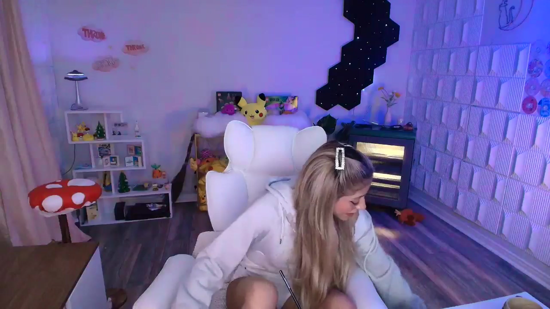 Gallery image thumbnail from kaydolll's myfreecams stream on, 12/13/2025, 10:47 image 13 of 20