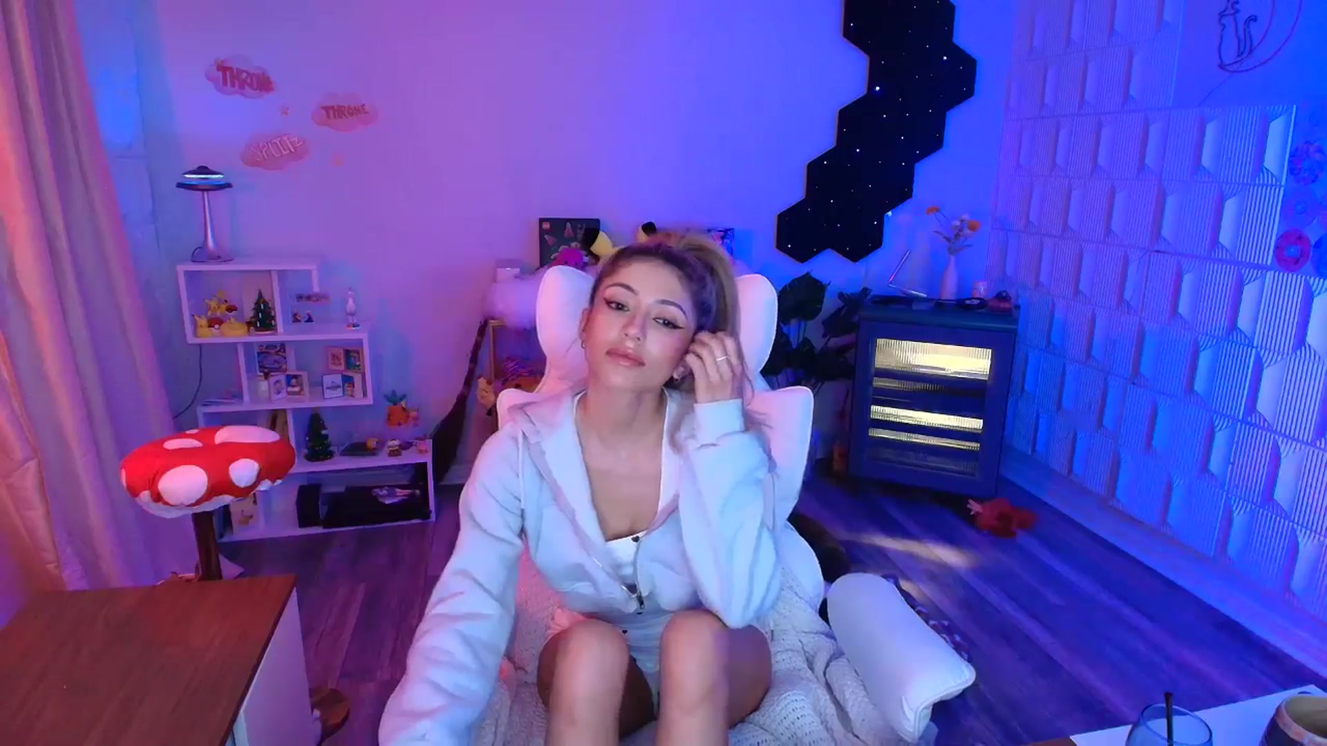 Gallery image thumbnail from kaydolll's myfreecams stream on, 12/13/2025, 10:47 image 20 of 20
