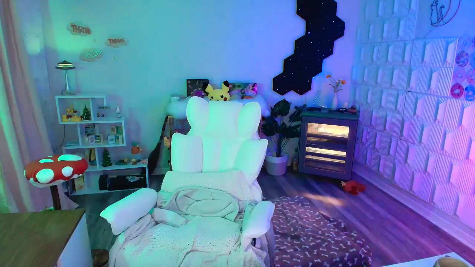 Gallery image thumbnail from kaydolll's myfreecams stream on, 12/13/2025, 10:47 image 2 of 20
