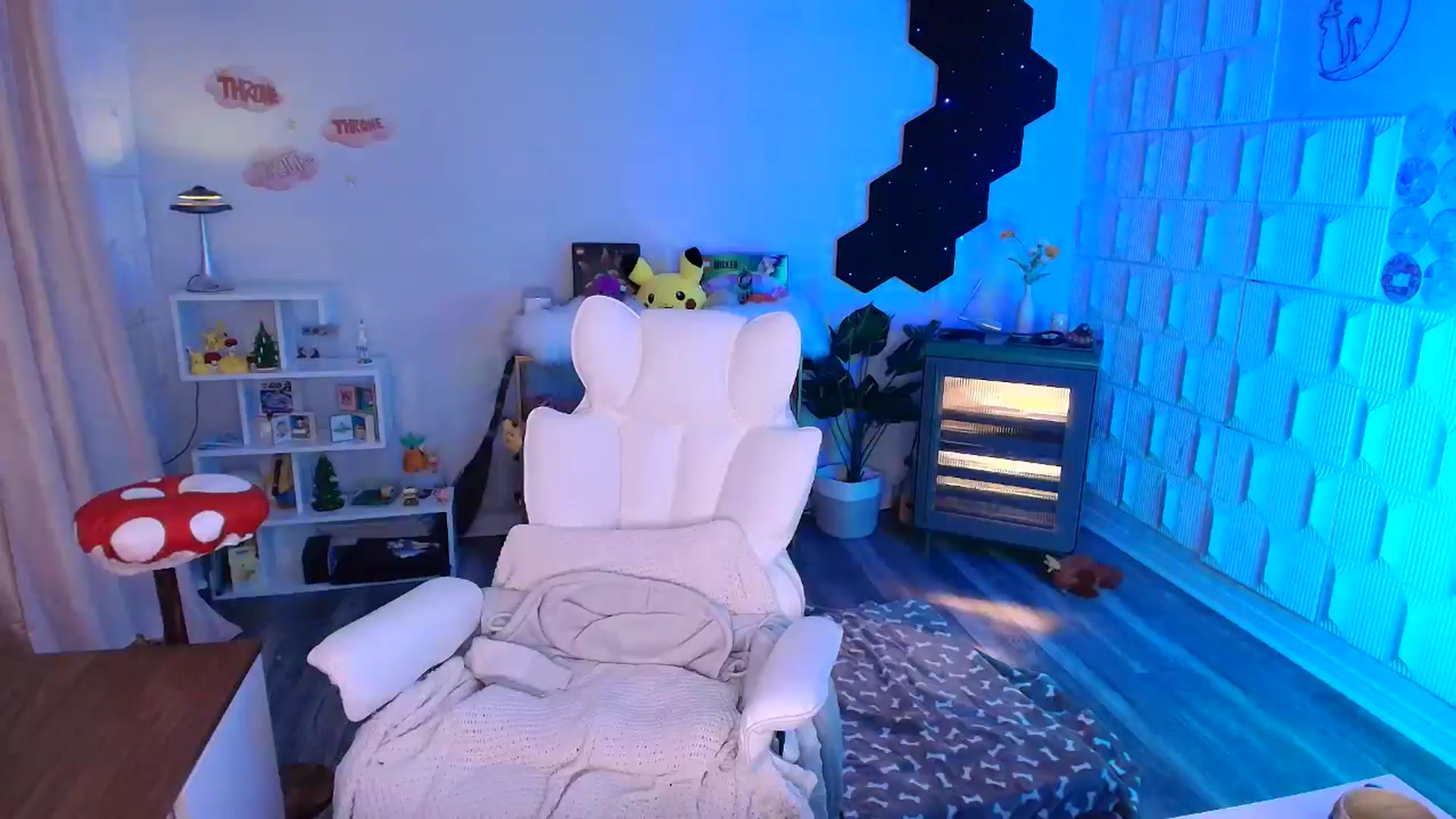 Gallery image thumbnail from kaydolll's myfreecams stream on, 12/13/2025, 10:47 image 4 of 20