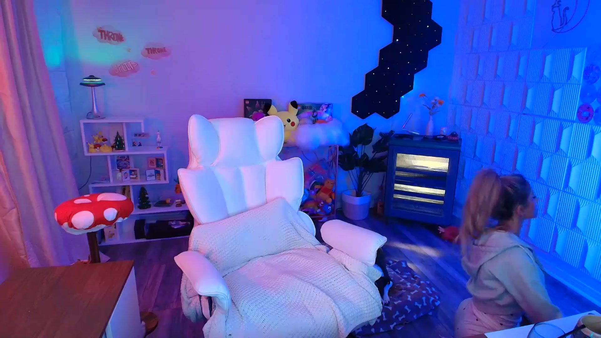 Gallery image thumbnail from kaydolll's myfreecams stream on, 12/13/2025, 10:47 image 19 of 20